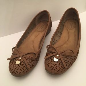 NEW Giani Bernini - Perforated Leather Flats